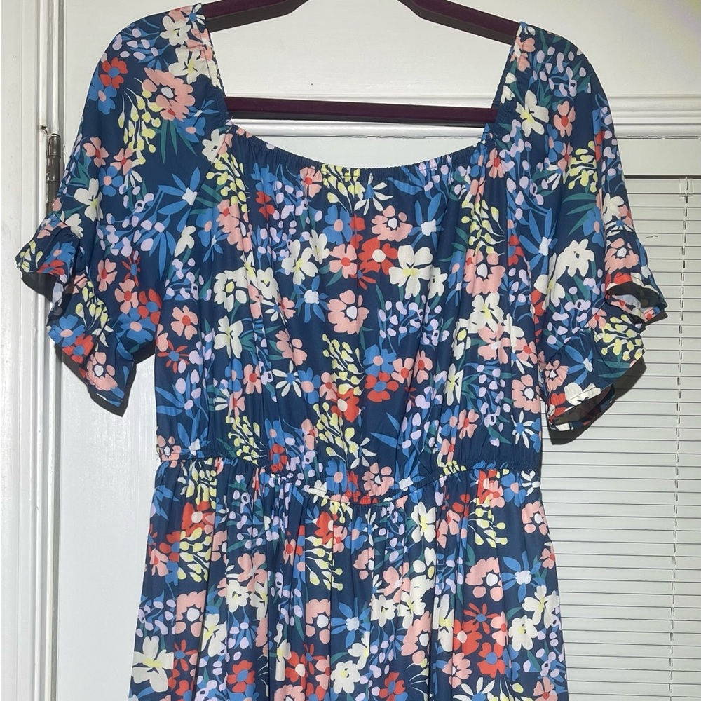 Floral dress
Size L 
Perfect for spring